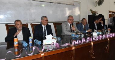 رئيس جامعة قناة السويس للطلاب الجدد: الحرم الجامعى له أعرافه وتقاليده