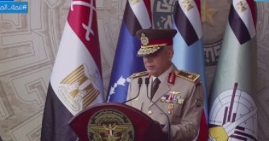 منح الأنواط لأوائل خريجى الكليات والمعاهد العسكرية