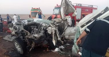 مصرع 6 أشخاص وإصابة آخر فى حادث تصادم سيارتين بالوادى الجديد.. صور