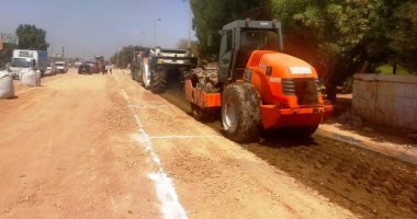 محافظ أسوان: جار العمل بتنفيذ مشروع تطوير ورفع كفاءة طريقى كيما والسماد بـ154 مليون جنيه