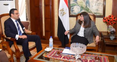 وزيرة الهجرة تلتقى سفير مصر فى التشيك لبحث تعزيز التعاون المشترك