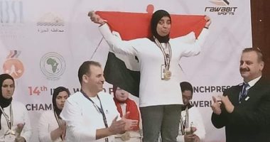 البطلة فاطمة البربير كفيفة البصر بدمياط الأولى على أفريقيا فى رفع الأثقال
