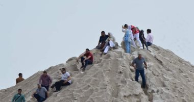 جبال الملح فى بورفؤاد تنافس جبال الجليد.. وتتحول إلى مزار سياحى.. صور