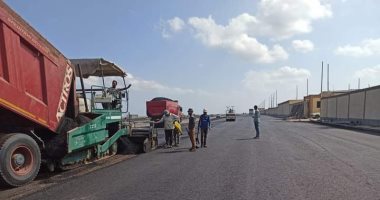 بدء أعمال الرصف  لشبكة الطرق الخارجية المحيطة بمشروع المجزر الآلى بدمياط
