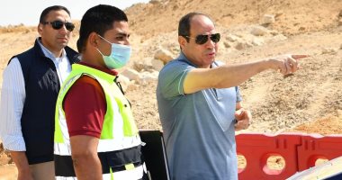 الرئيس السيسي: بنعمل محاور موازية للطريق الدائرى وشبكة طرق لكل كتلة سكنية