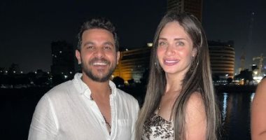 وصلة غزل وحب بين محمد رشاد وخطيبته بمناسبة عيد ميلاده.. صور 