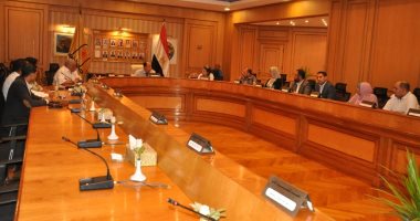رئيس جامعة حلوان يوجه مسئولى مركز تنمية قدرات أعضاء هيئة التدريس ببرامج جديدة