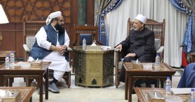 رئيس وزراء باكستان يدعو شيخ الأزهر لزيارة البلاد.. والإمام الأكبر يشكره على الدعوة