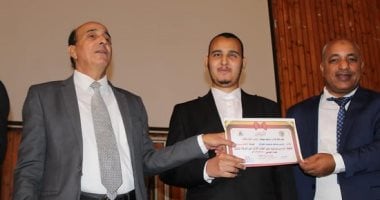 أول معيد كفيف بـ"آداب سوهاج": لا أعترف بالمستحيل وأحلم بعمل ثورة تعليمية