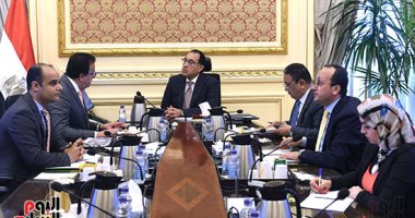 رئيس الوزراء يستعرض مع وزير الصحة خطة تنفيذ استراتيجية تنمية الأسرة المصرية