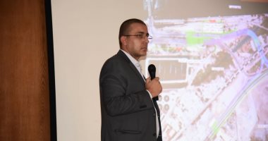محافظ بورسعيد يناقش تصميم إنشاء كوبرى علوي من طريق المعاهدة حتى منفذ النصر
