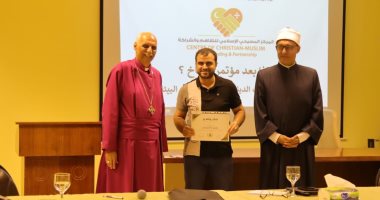 الكنيسة الأسقفية تكرم الصحفيين المشاركين ببرنامج صحافة الموبايل والبيئة.. صور