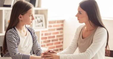 8 نصائح تساعدك تكونى صديقة بنتك المفضلة.. الذكاء العاطفى أبرزها