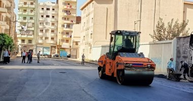 رصف الطرق في عدد من مدن كفر الشيخ بتوجيهات المحافظ.. صور