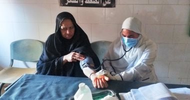 "صحة أسوان" تنظم قافلة مجانية للكشف على 2400 مواطن بقرى حياة كريمة.. صور