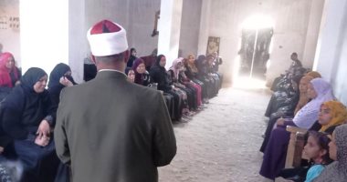 "القومى للمرأة" بأسوان ينظم 16 جلسة توعية لـ745 سيدة وفتاة بقرى حياة كريمة