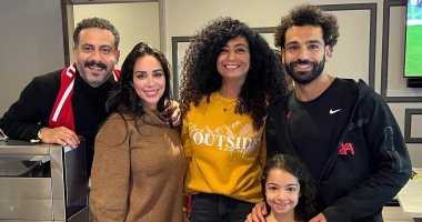 بسنت شوقى وفراج مع محمد صلاح ومكة عقب الفوز على السيتى وتعلق: الملك وابنته