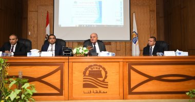 محافظ قنا يعقد اجتماعًا عاجلًا لمراجعة الاستعداد لمواجهة أخطار السيول المحتملة
