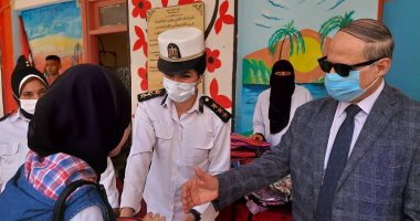 توزيع الشنط والعصا البيضاء على طلاب مدارس النور بكفر الشيخ.. صور