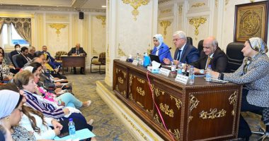 وزير التعليم العالى يدافع عن الجامعات الحكومية: هى الأساس و"الأهلية" لا تقلل منها