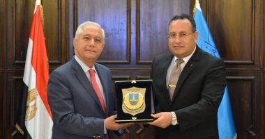 رئيس جامعة الإسكندرية يستقبل وفد مجلس أمناء جامعة بيروت العربية