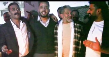 صناع "العمدة" يحتفلون بعيد ميلاد مجدى بدر فى التصوير بحضور محمد رمضان