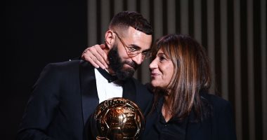 كريم بنزيما يعتلي منصات التتويج ويفوز بلقب أفضل لاعب في العالم 2022.. محمد صلاح يحتل المرتبة الخامسة في الترتيب.. مانشستر سيتي يحتل صدارة الأندية.. جافي مارتينيز لجائزة الشباب وماني لسقراط.. وبوتياس لاعبة العام