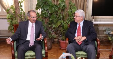 وزارة الاتصالات: استكمال المرحلة الثانية من مشروع الاختبارات الإلكترونية بالجامعات 