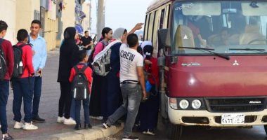 الدفع بسيارات إضافية لمواجهة ازدحام طلاب حى الفيروز ببورفؤاد.. صور