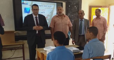 وكيل تعليم الغربية يتفقد مدارس بطنطا ويتابع تسليم "التابلت" للطلاب