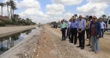 بدء أعمال تطوير طريق المنصورية من كفر غطاطى حتى الطريق الأبيض.. صور