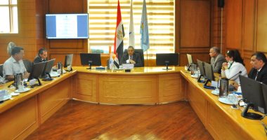 رئيس جامعة كفر الشيخ يستعرض تقارير الأنشطة المجتمعية 