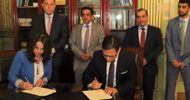 مذكرة تفاهم بين كلية الإعلام جامعة عين شمس وكلية البريمى الجامعية بسلطنة عمان