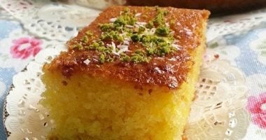 اعمليها هيحبوها.. طريقة عمل كيكة السميد.. فرحى العيلة