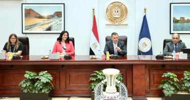 وزيرا السياحة والآثار والهجرة يبحثان سبل الترويج للسياحة فى الخارج