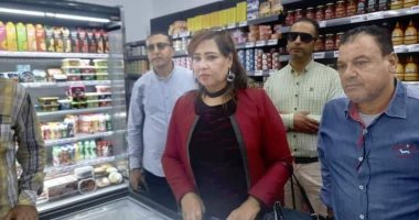 تحرير 22 محضرًا ورفع 140 حالة إشغال طريق في حملة مكبرة بوسط الإسكندرية