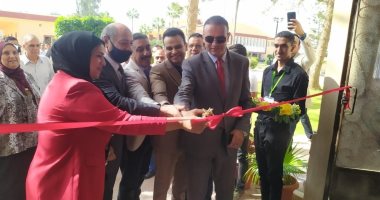افتتاح معرض الكتاب والفنون التشكيلية بجامعة الإسكندرية 