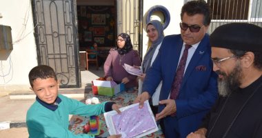 وكيل تعليم جنوب سيناء يكرم عددا من الأوائل والمتفوقين بالأنشطة 
