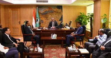 محافظ الفيوم يبحث آليات التعاون المشترك مع مسئولى شركة "بتروسيلا"