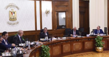 رئيس الوزراء يتابع سير العمل بمشروعات المياه والصرف الصحي بالوادي الجديد