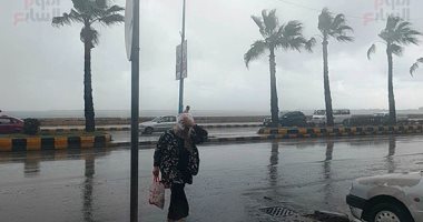 طقس الإسكندرية.. 20 صورة ترصد حالة الطقس فى شوراع عروس البحر المتوسط