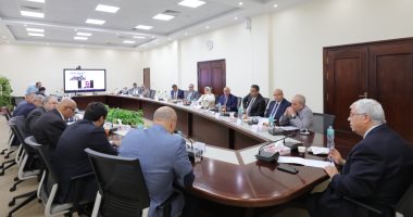 وزير التعليم العالى يتابع انتظام سير العملية التعليمية بالجامعات التكنولوجية