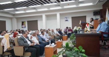 مياه سوهاج تستعرض تقييم أداء الربع الأول من العام وتكرم المحصلين المتميزين