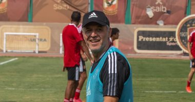 الأهلي يواصل تحضيراته بدون راحة بعد الفوز على الإسماعيلي استعدادا لمباراة أسوان بالدوري.. البدلاء يخوضون ودية أمام الشباب.. كولر يجهز بيرسي تاو ويمنح الفرصة لمحمد محمود وزياد طارق.. وتدريبات استشفائية للأساسيين
