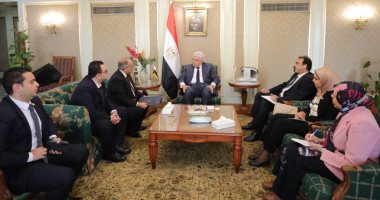 وزير التعليم العالى يبحث مع هيئة التدريب الإلزامى للأطباء التعاون المشترك