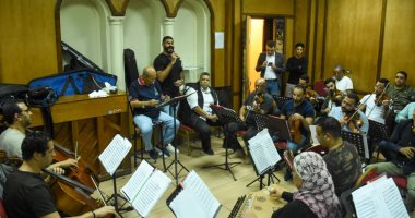 خالد سليم يجرى البروفات النهائية لحفله بمهرجان الموسيقى العربية.. صور