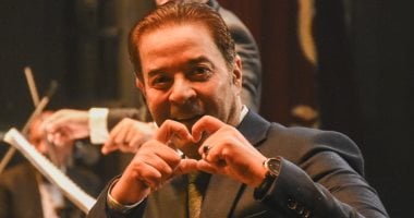 مدحت صالح نجم أولى ليالى مهرجان الموسيقى العربية بأوبرا الإسكندرية فى حفل كامل العدد