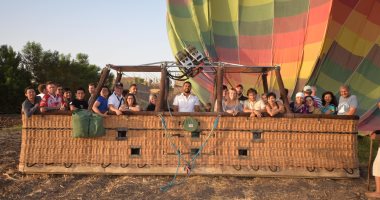 بشائر الموسم السياحى الشتوى تظهر فى الزيارات المبهرة بمعابد الأقصر.. إقبال كبير من الأفواج حول العالم على زيارة معابد الكرنك والأقصر والبر الغربى.. وزيادة رحلات البالون الطائر يومياً مع تحسن حالة الطقس.. صور