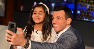 الحياة رجعت لها ومبسوط بسيلفى البغبغان.. رامى رضوان يتحدث عن حواره مع الطفلة يقين