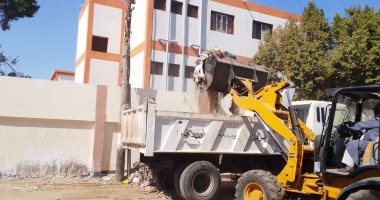 إزالة مخلفات قمامة خلال حملات للنظافة بـ 6 مراكز فى أسيوط.. صور